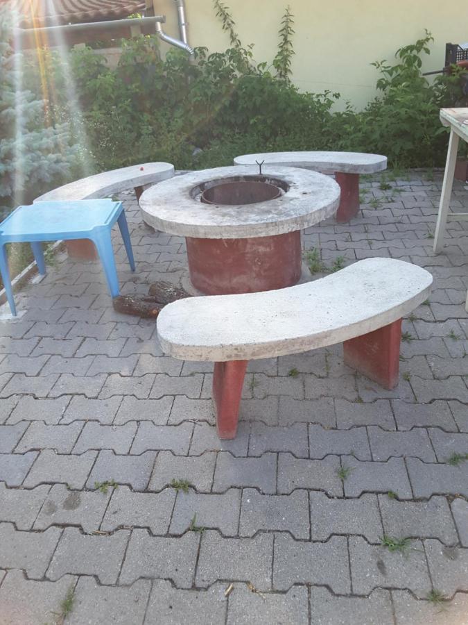 Ibolya Apartman Daire Kano Dış mekan fotoğraf