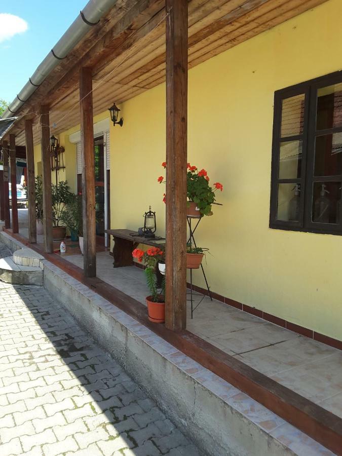 Ibolya Apartman Daire Kano Dış mekan fotoğraf